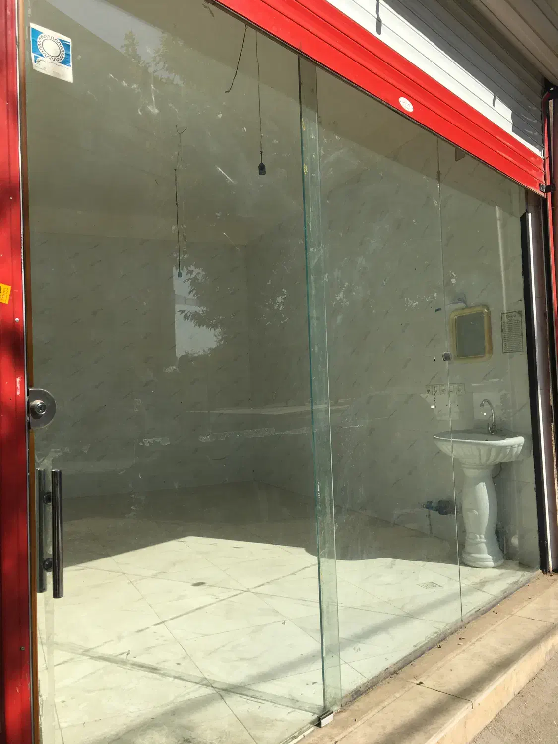 مغازه ۲۳ متری نبش ابشار ۱۵|اجارهٔ مغازه و غرفه|خرمآباد, |دیوار