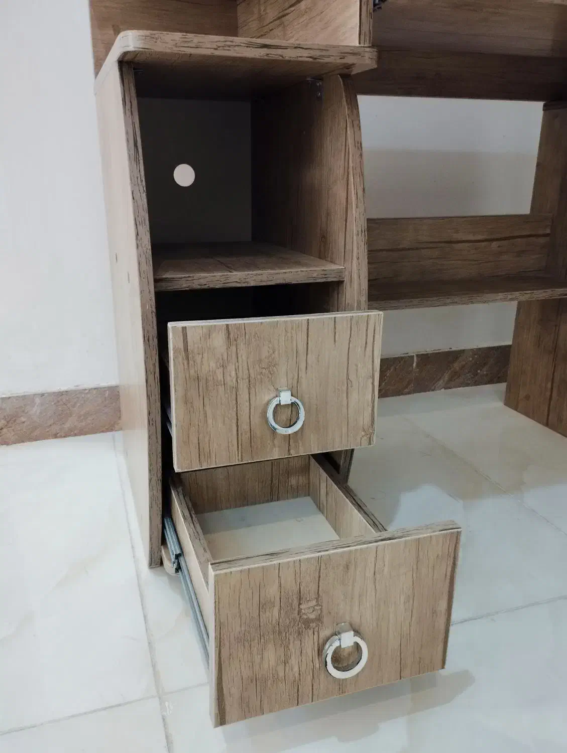 میز کامپیوتر|میز تحریر و کامپیوتر|رشت, منظریه|دیوار