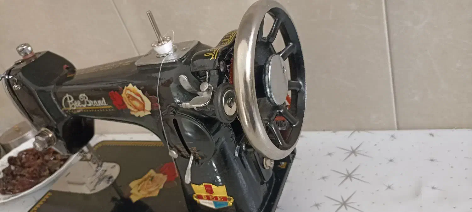 چرخ خیاطی|چرخ خیاطی و ریسندگی|قم, باغ شازده|دیوار