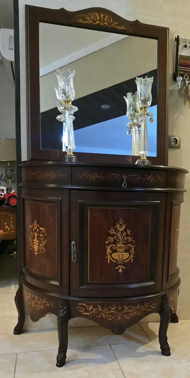 آینه کنسول کلاسیک چوبی. تمیز وسالم|بوفه، ویترین، کنسول|گرگان, |دیوار