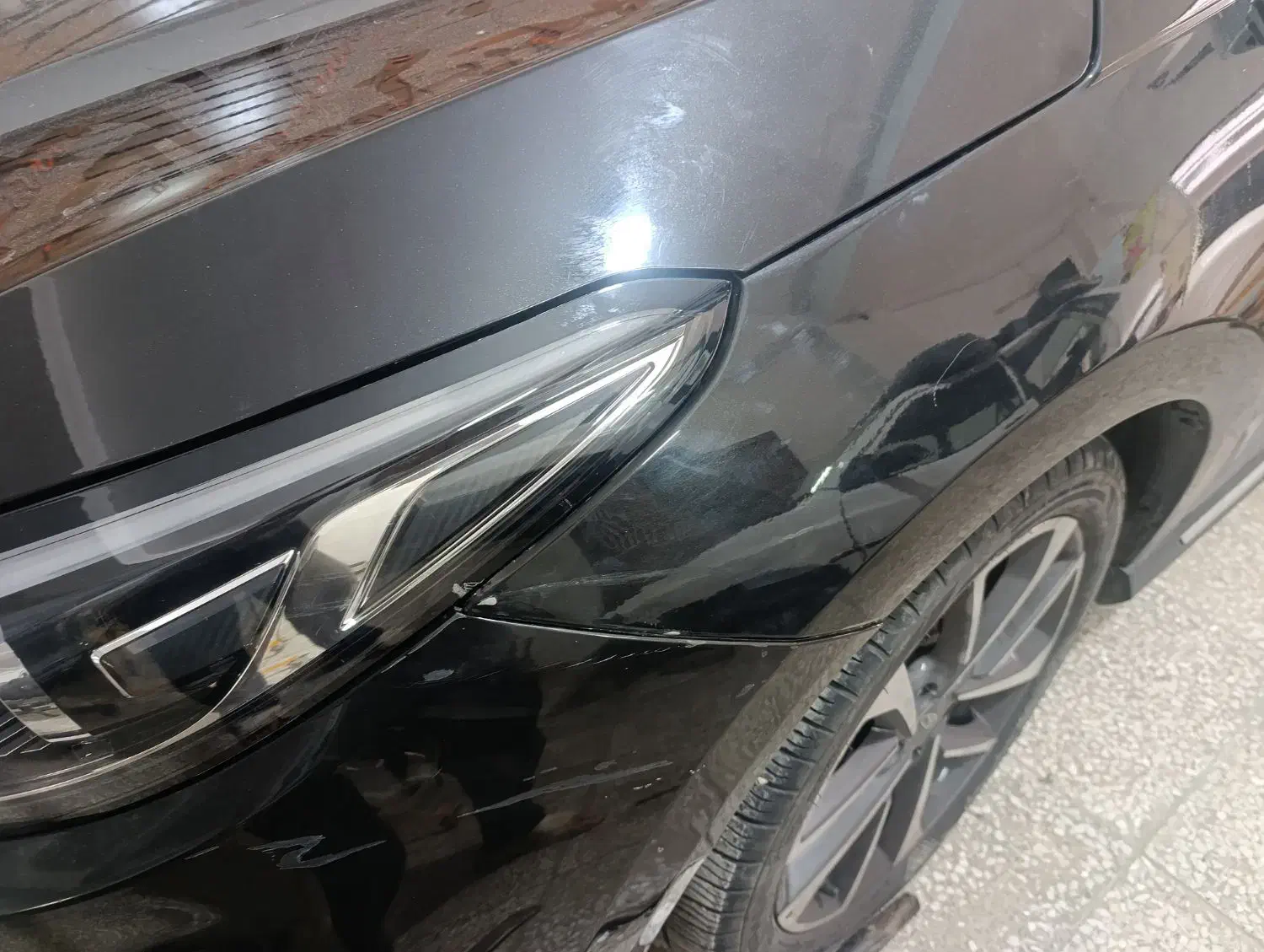 نیازمند استا کار نقاش و لیسه گیر|استخدام صنعتی، فنی، مهندسی|گرگان, |دیوار