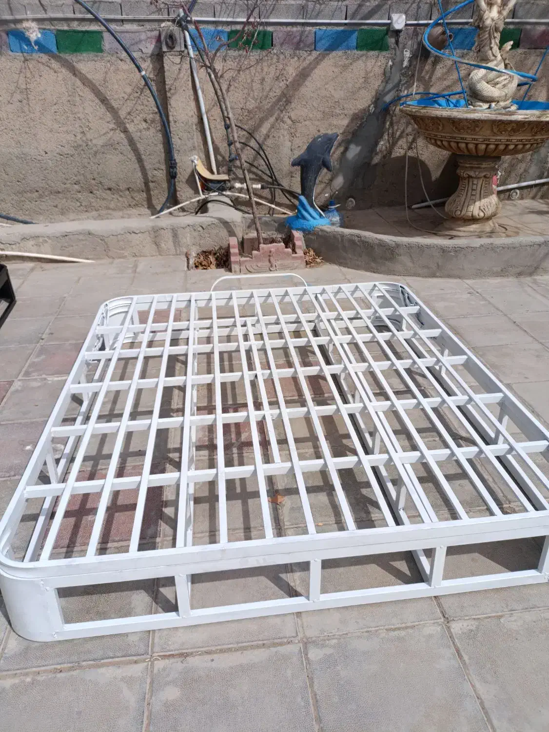زیر تشکی فلزی سفید رنگ کفی/ ثابت/تخت جکدار|تخت و سرویس خواب|تهران, اکباتان|دیوار