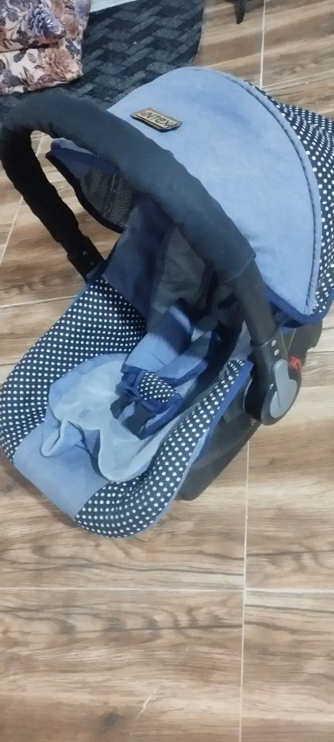 کریر|کالسکه و لوازم جانبی|قم, ولیعصر|دیوار