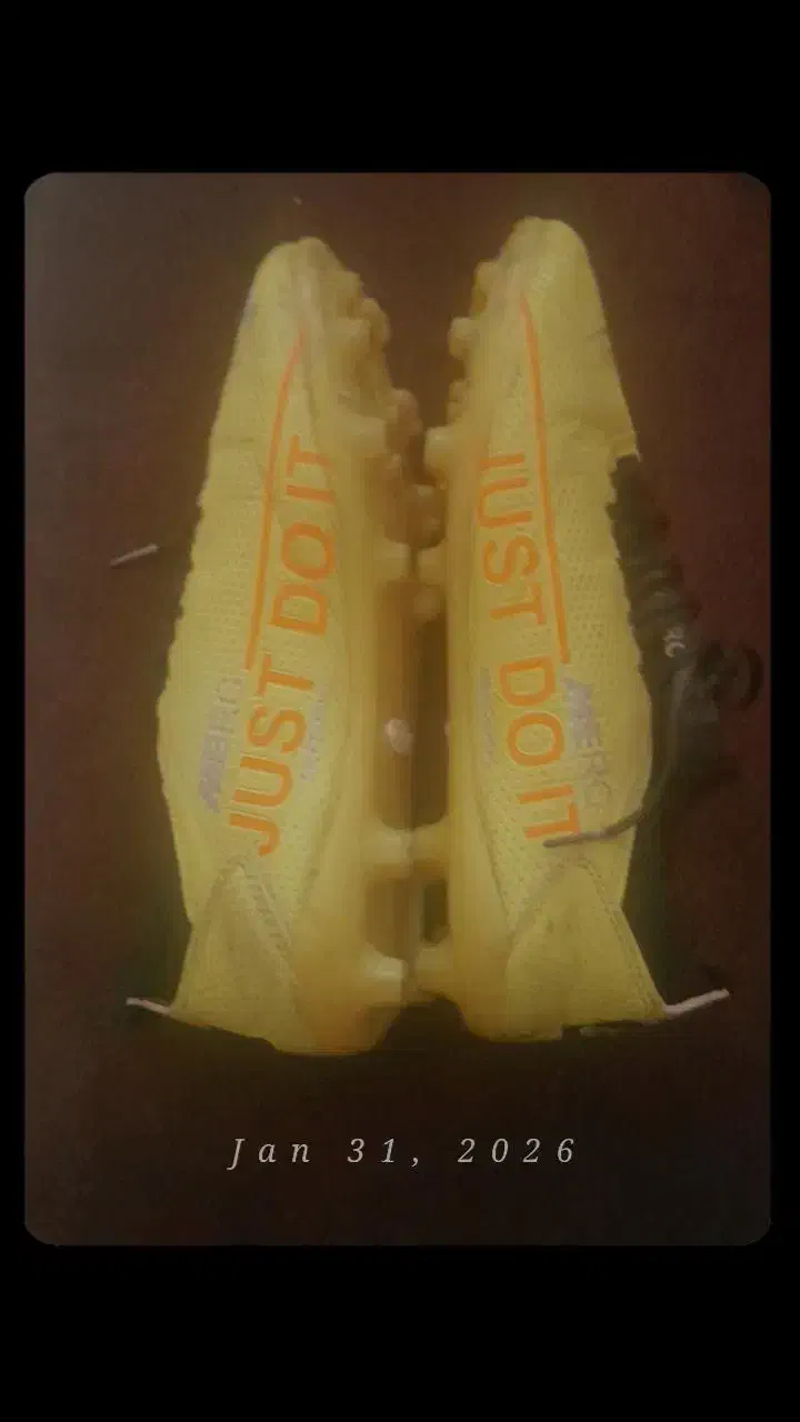 کفش فوتبالی|کیف، کفش، کمربند|گنبد کاووس, |دیوار