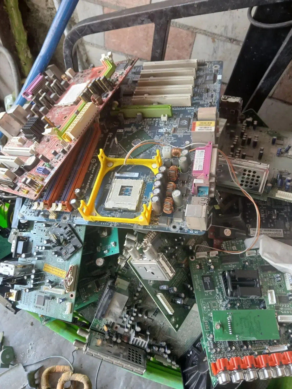 فروش وخرید برد های کامپیوتری وگوشی|قطعات و لوازم جانبی رایانه|تهران, پاسداران|دیوار