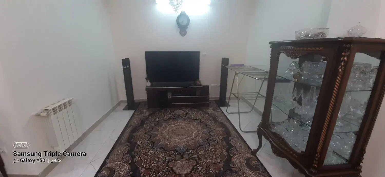 آپارتمان ۵۸ متری تمیز بر خیابان اصلی