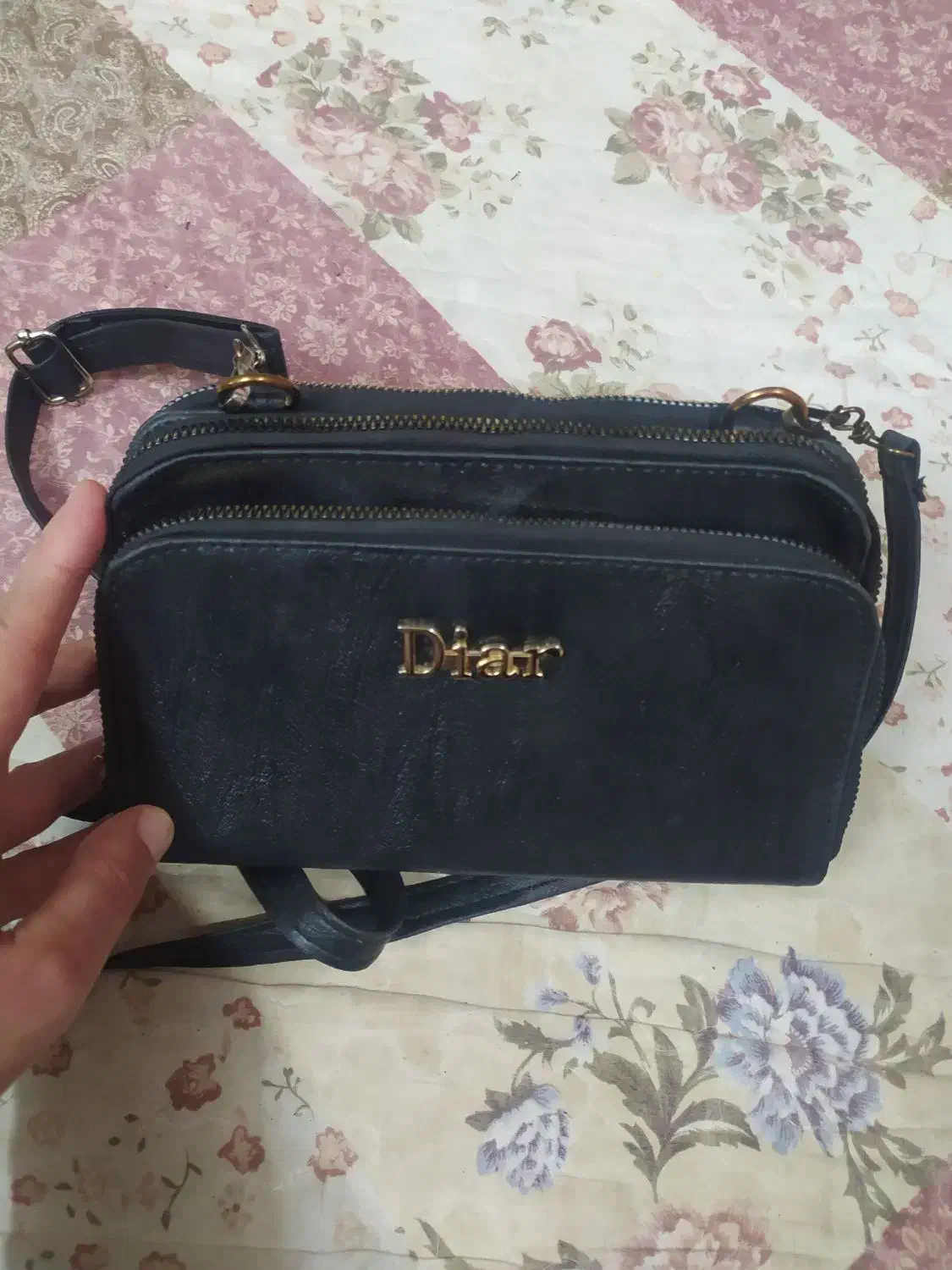 کیف مجلسی|کیف، کفش، کمربند|مشهد, کوشش|دیوار