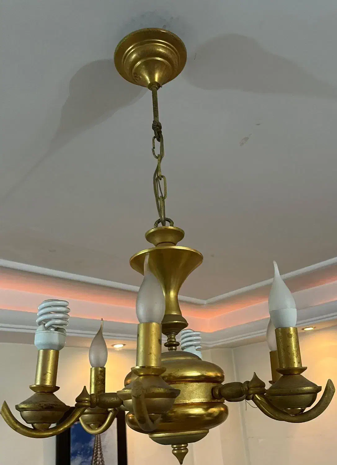 لوستر رنگ ثابت طلایی|لوستر و چراغ آویز|رشت, بوسار|دیوار