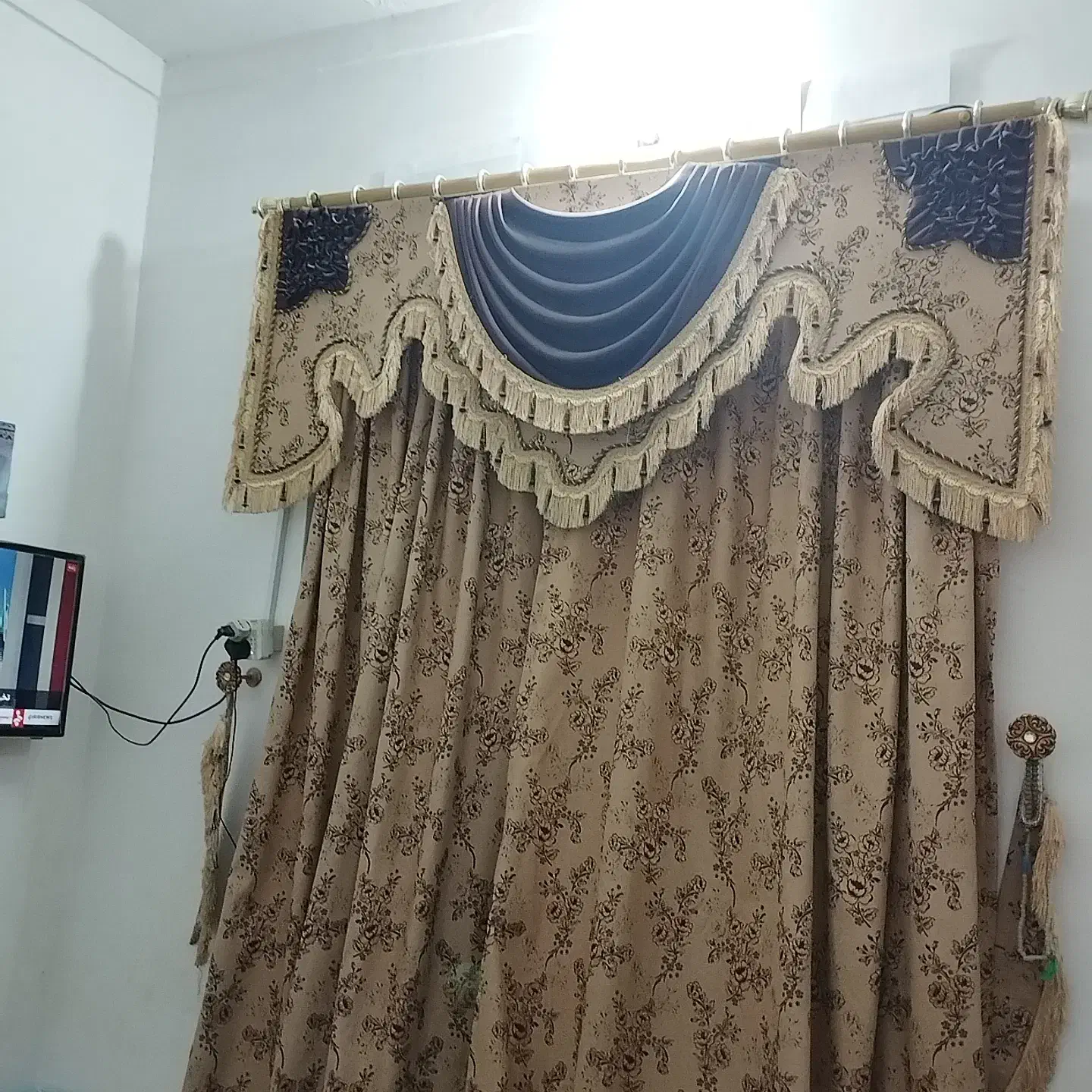 پرده ،یک در دوپنجره|پرده، رانر، رومیزی|لار, |دیوار