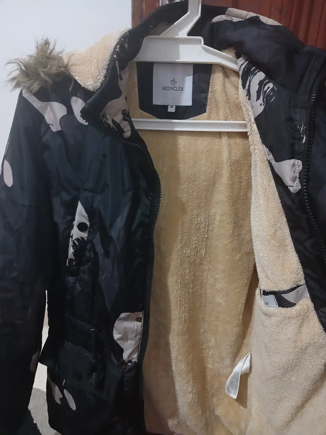 کاپشن|لباس|رشت, شهرک شهید رجایی|دیوار