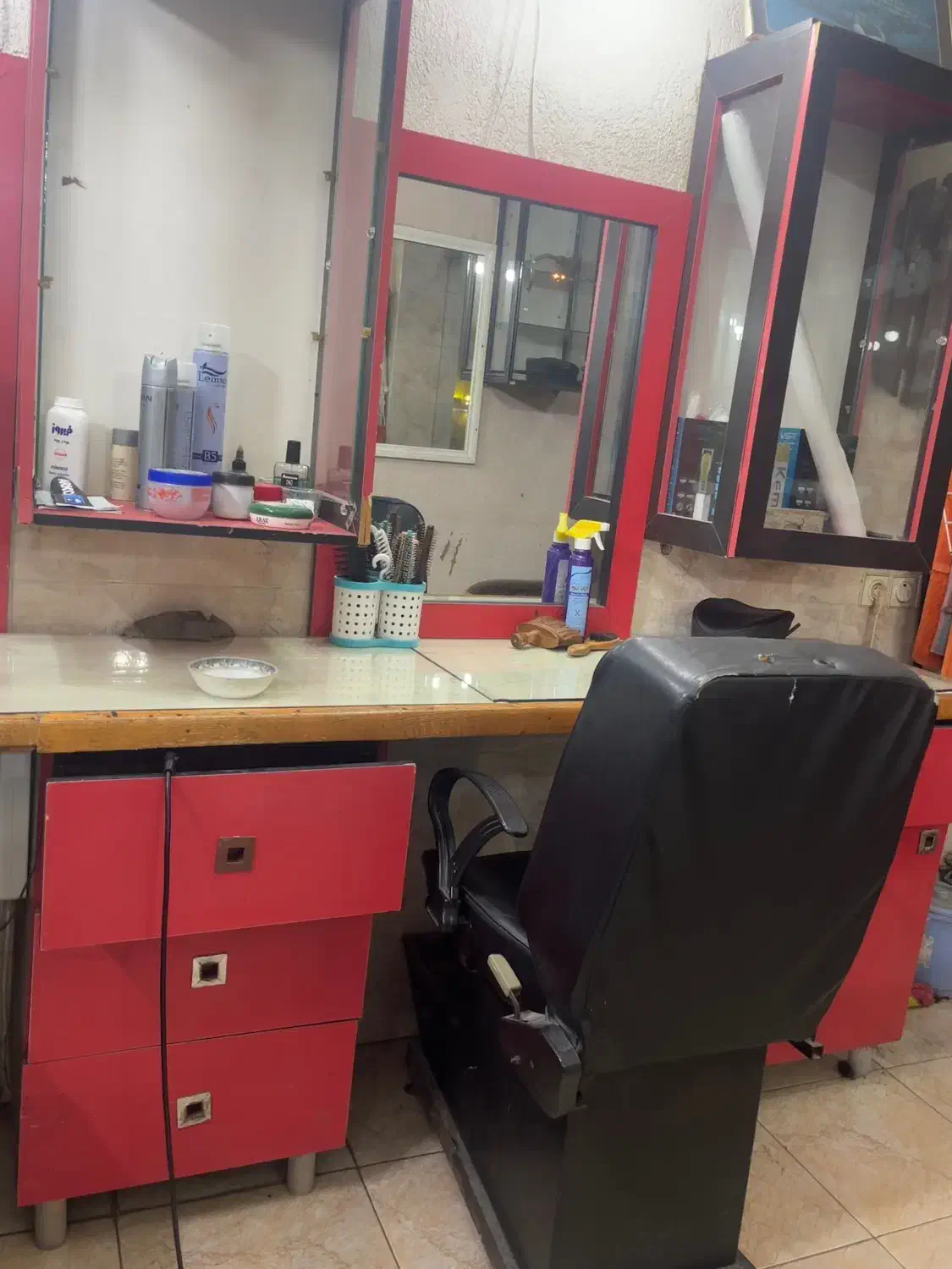 اجاره صندلی آرایشگاه مردونه|آرایشگاه و سالن‌های زیبایی|لاهیجان, خالو باغ|دیوار