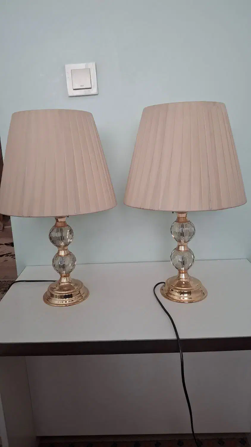 اباژور|چراغ خواب و آباژور|تهران, آهنگ|دیوار