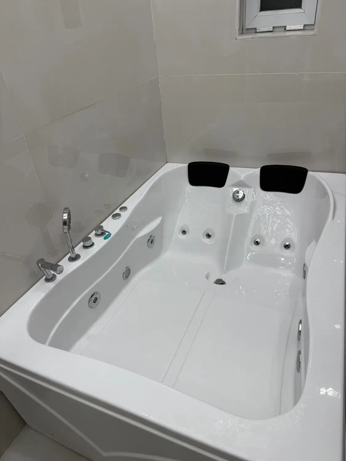 وان جکوزی دو نفره ۱۲۰*۱۸۰ طبی|لوازم حمام|مهاباد (آذربایجان غربی), |دیوار