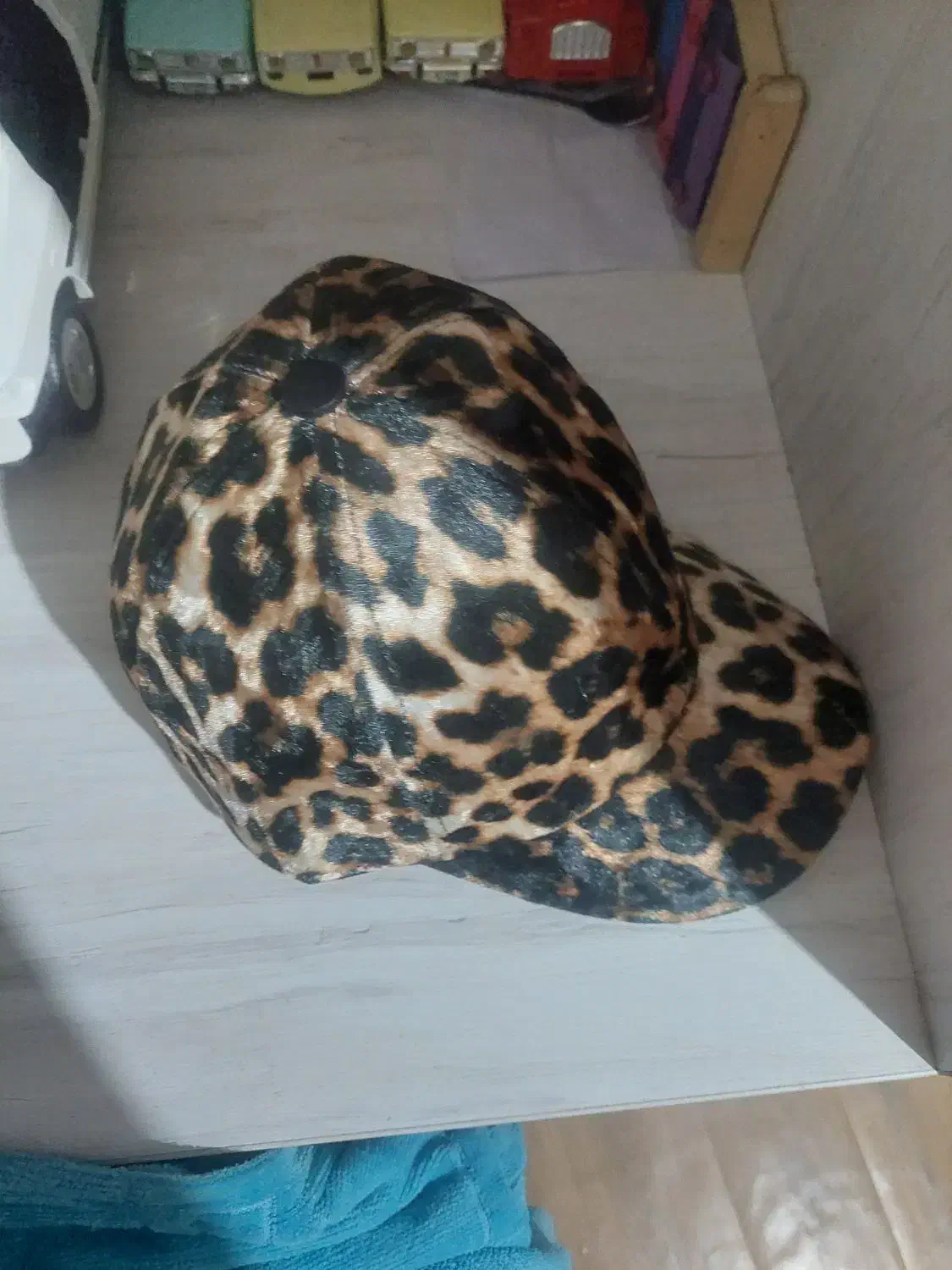 کلاه کپ زنانه|لباس|کرج, اصفهانی‌ها|دیوار