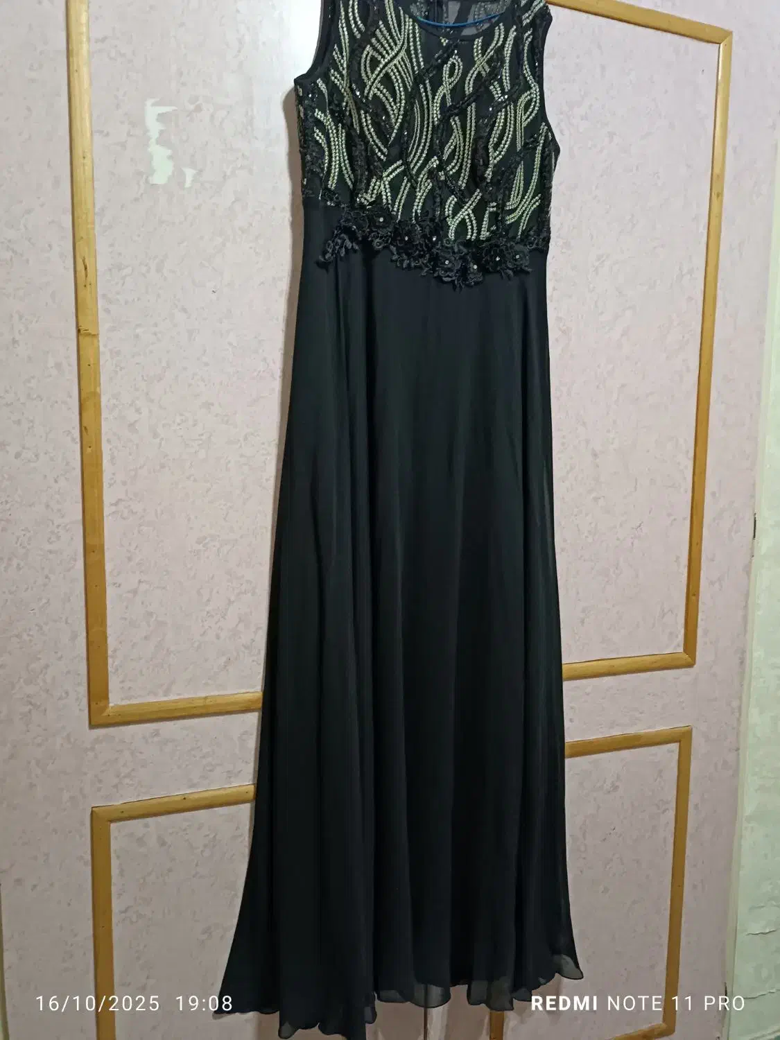 لباس مجلسی|لباس|قم, بنیاد|دیوار