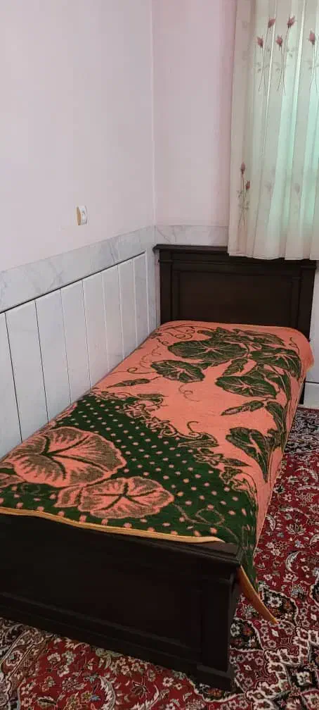 دوعدد تخت تک نفره چوب در حد نو به همراه تشک|تخت و سرویس خواب|نجفآباد, باغ نو|دیوار