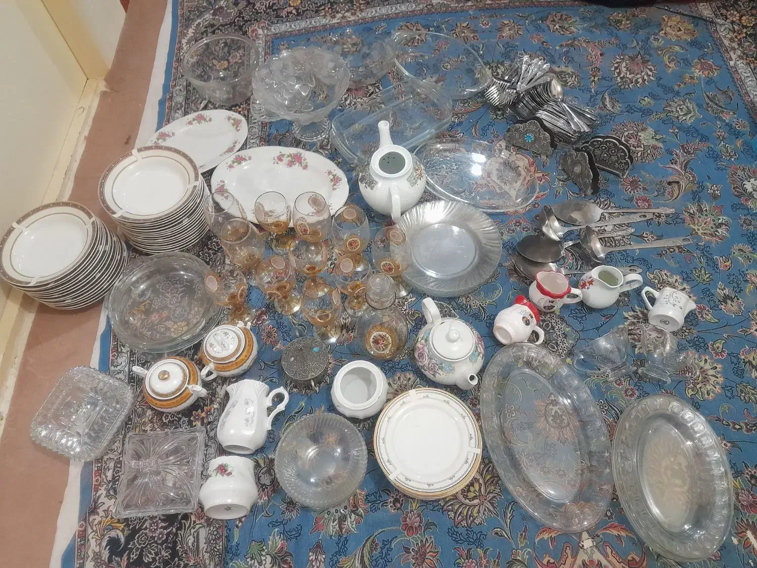 ظروف وعاشق چنگال وشکلات خوری و...|ظروف سرو و پذیرایی|باسمنج, |دیوار