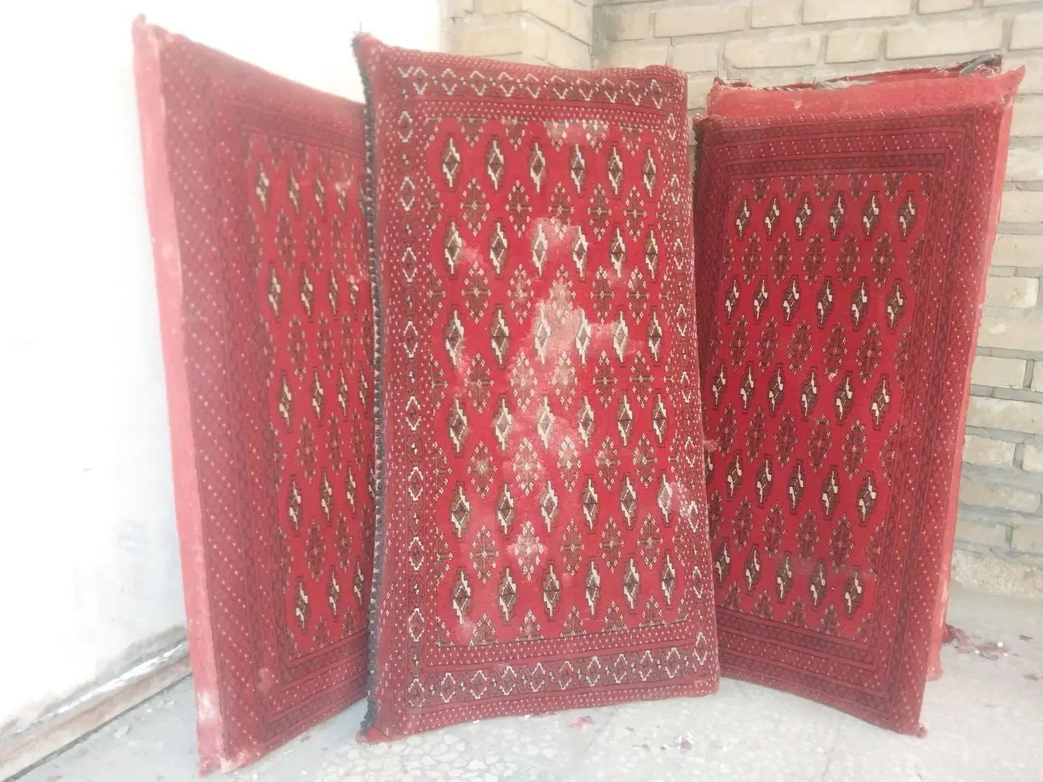 پشتی|پشتی|قم, صدوق|دیوار