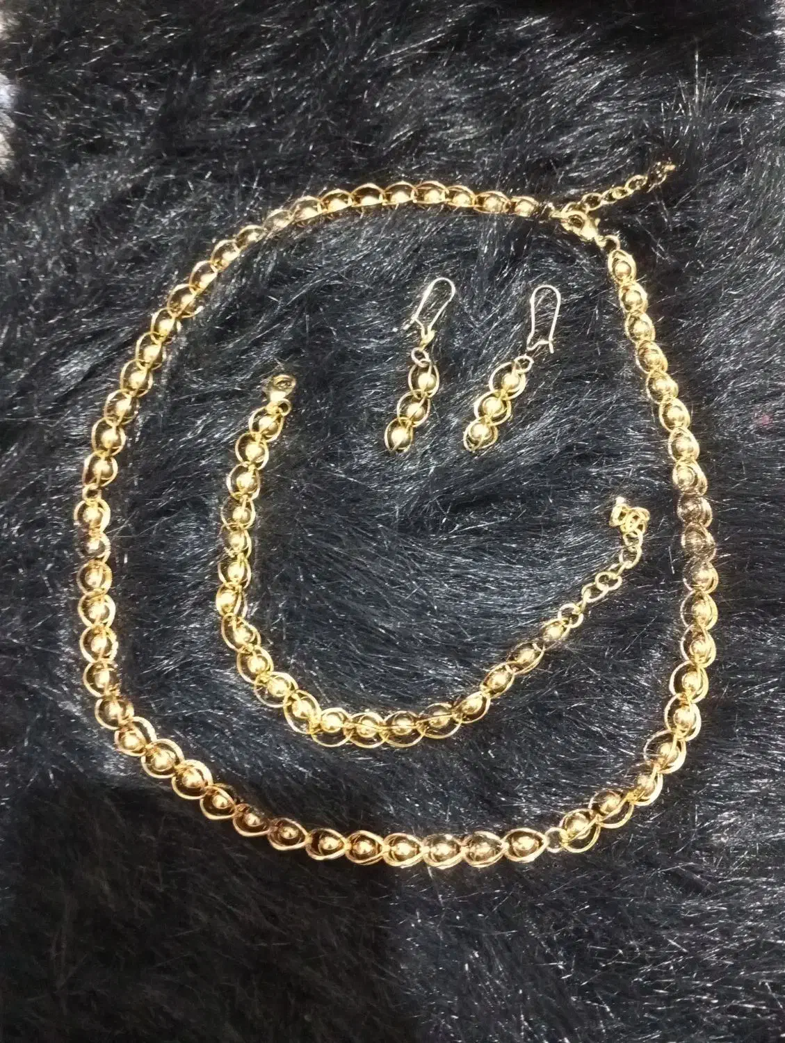 سرویس هندی|بدلیجات|شیراز, مبعث|دیوار