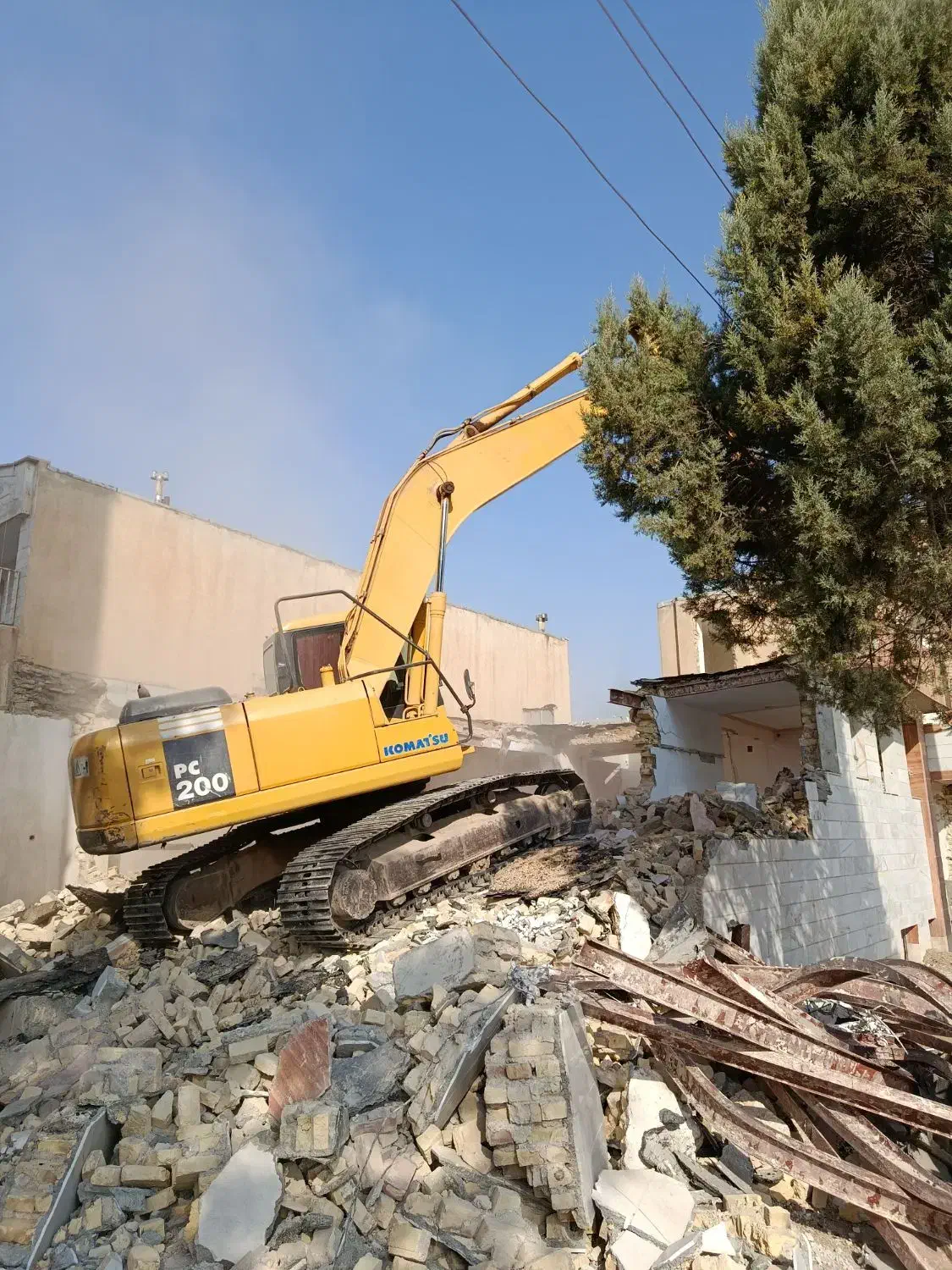 تخریب وخاکبرداری ساختمان باوجدان قیمت مناسب تضمینی|خدمات پیشه و مهارت|کرمانشاه, |دیوار