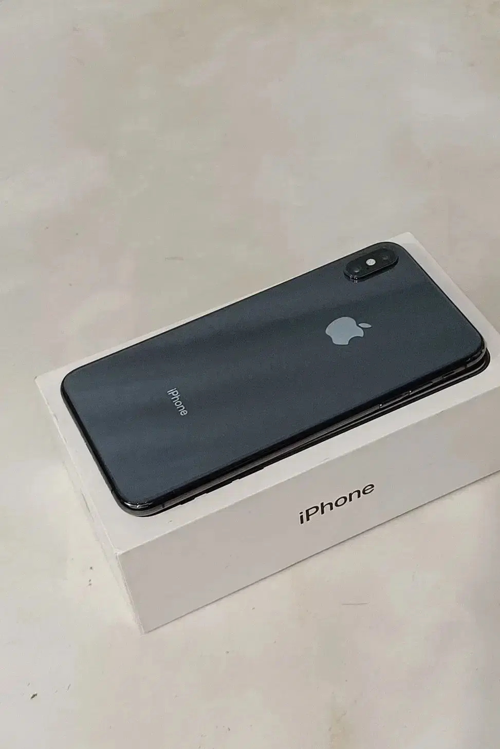iPhone XS|موبایل|مشهد, عنصری|دیوار