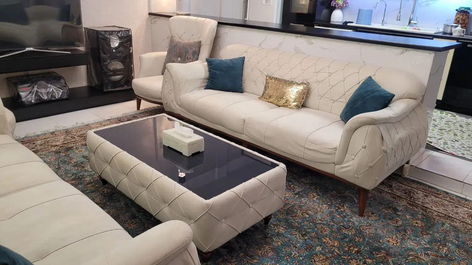 مبل راحتی ۸ نفره همراه یک پاف (جلومبلی)|مبلمان خانگی و میز عسلی|اسلامشهر, مطهری|دیوار