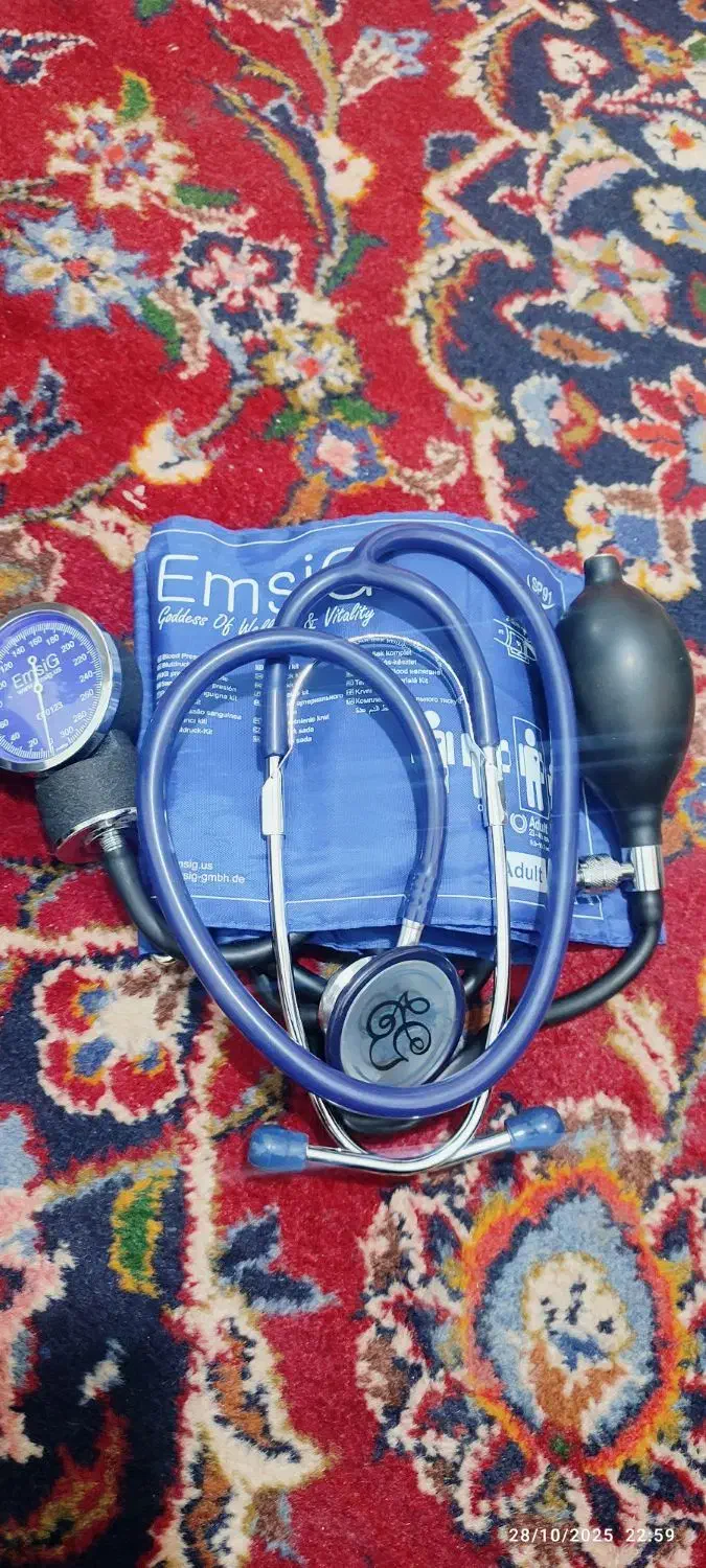 دو عدد دستگاه فشار سنج|آرایشی، بهداشتی، درمانی|چهارباغ, |دیوار