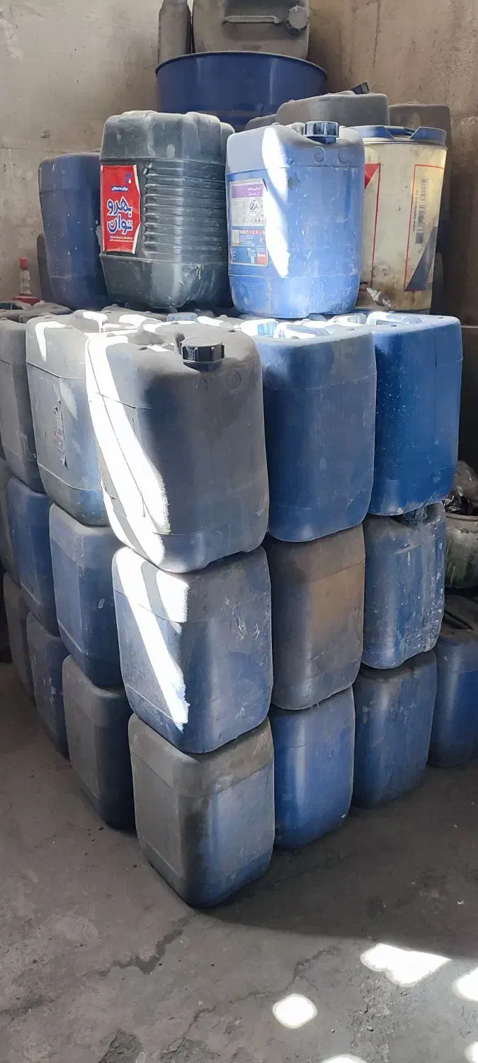 گالن ۲۰ لیتری|ظروف نگهدارنده، پلاستیکی، یک‌بارمصرف|سنندج, |دیوار