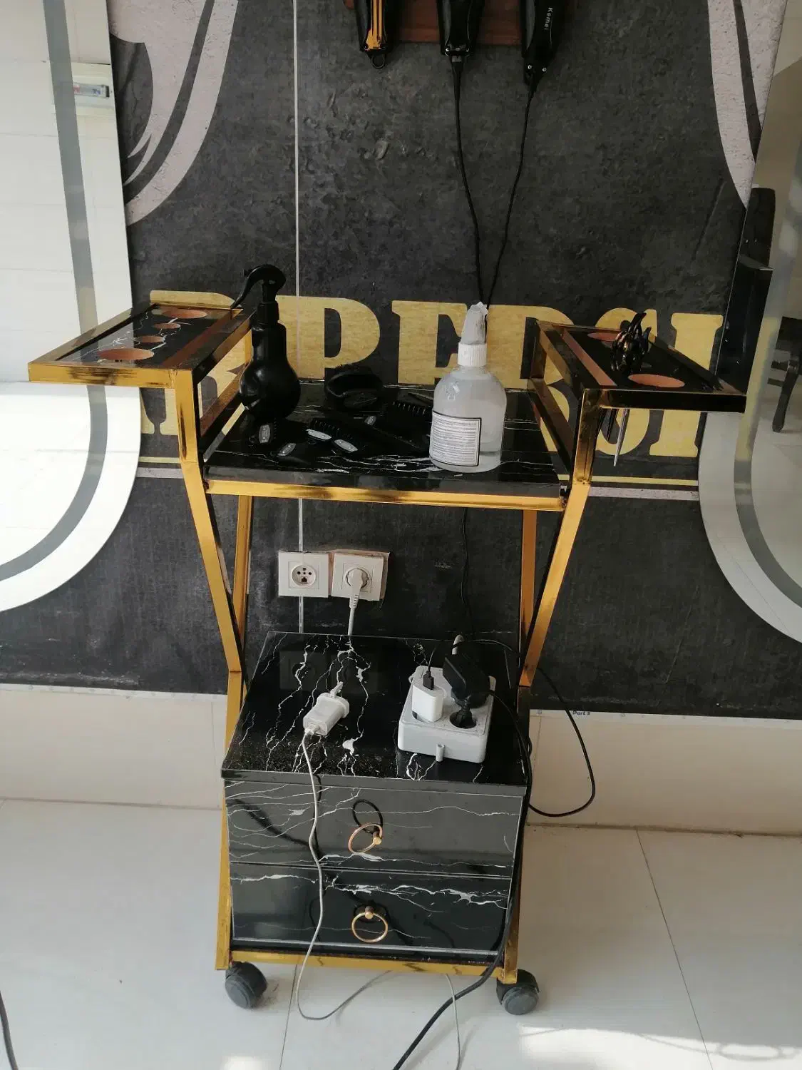 وسایل آرایشگاه|آرایشگاه و سالنهای زیبایی|هشتگرد, شهرک ولیعصر (مهستان)|دیوار