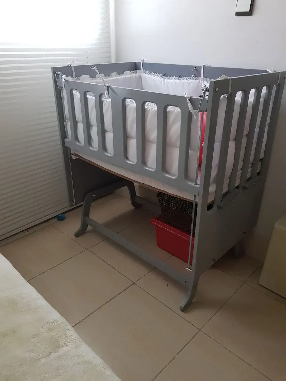 تخت کودک کنار مادر|اسباب و اثاث بچه|نهاوند, |دیوار