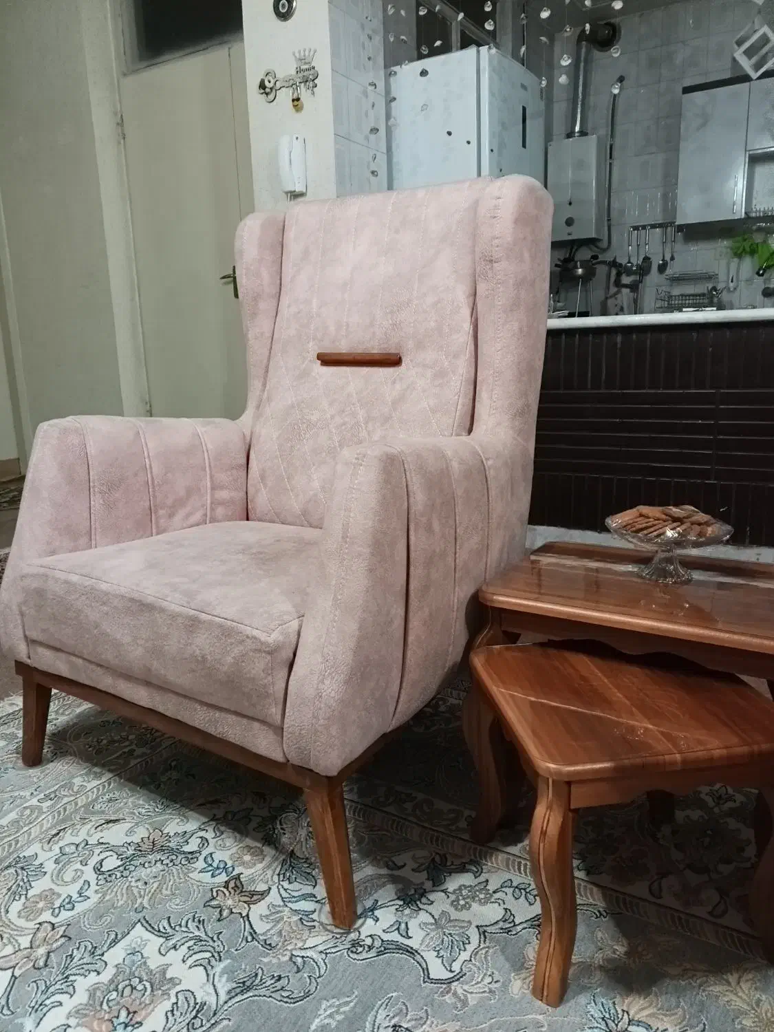 مبلمان ۷نفره به همراه میزجلومبلی|مبلمان خانگی و میز عسلی|شاهینشهر, بوستان حافظ|دیوار