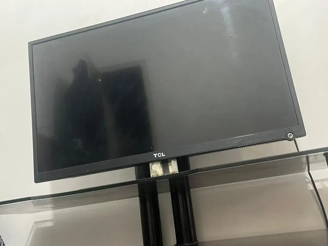 ال ای دی ۳۲ اینچ با میز|تلویزیون و پروژکتور|یاسوج, |دیوار