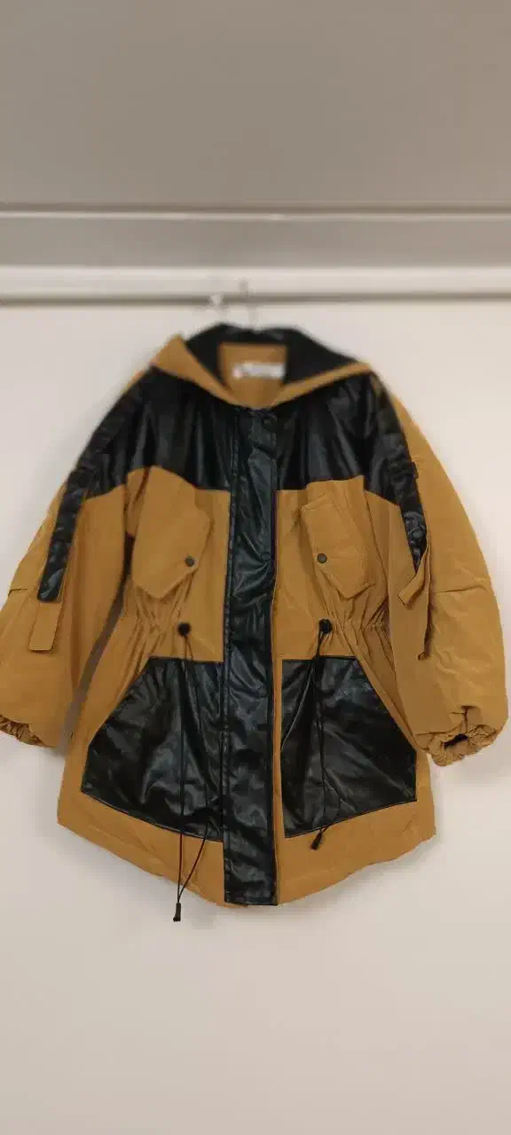 کاپشن و تعدادی لباس|لباس|تبریز, |دیوار