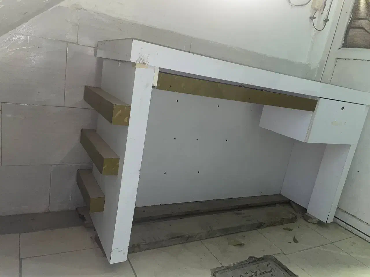 میز تحریر|میز تحریر و کامپیوتر|شیروان (خراسان), |دیوار