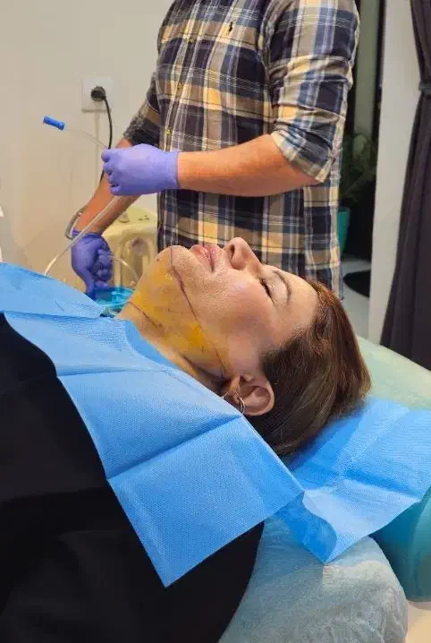 لیدر زیبایی ژل و بوتاکس و کاشت مو|استخدام درمانی، زیبایی، بهداشتی|کرمانشاه, |دیوار