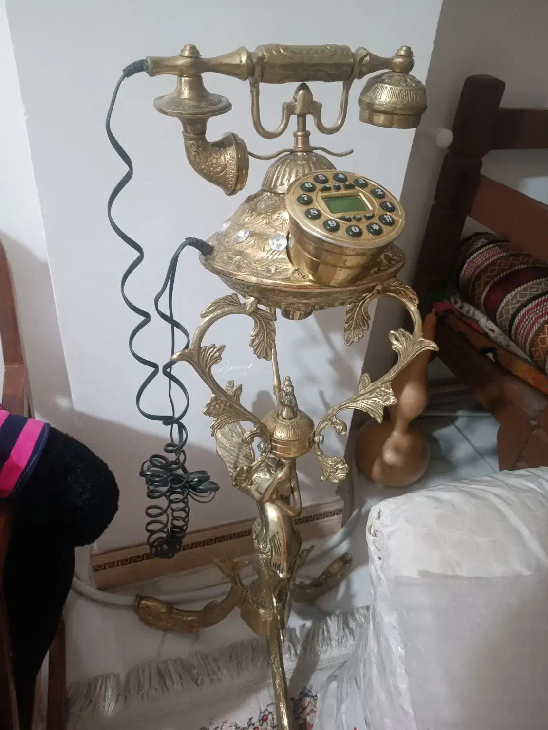 تلفن برنز|میز تلفن|اندیشه, اندیشه فاز ۶|دیوار