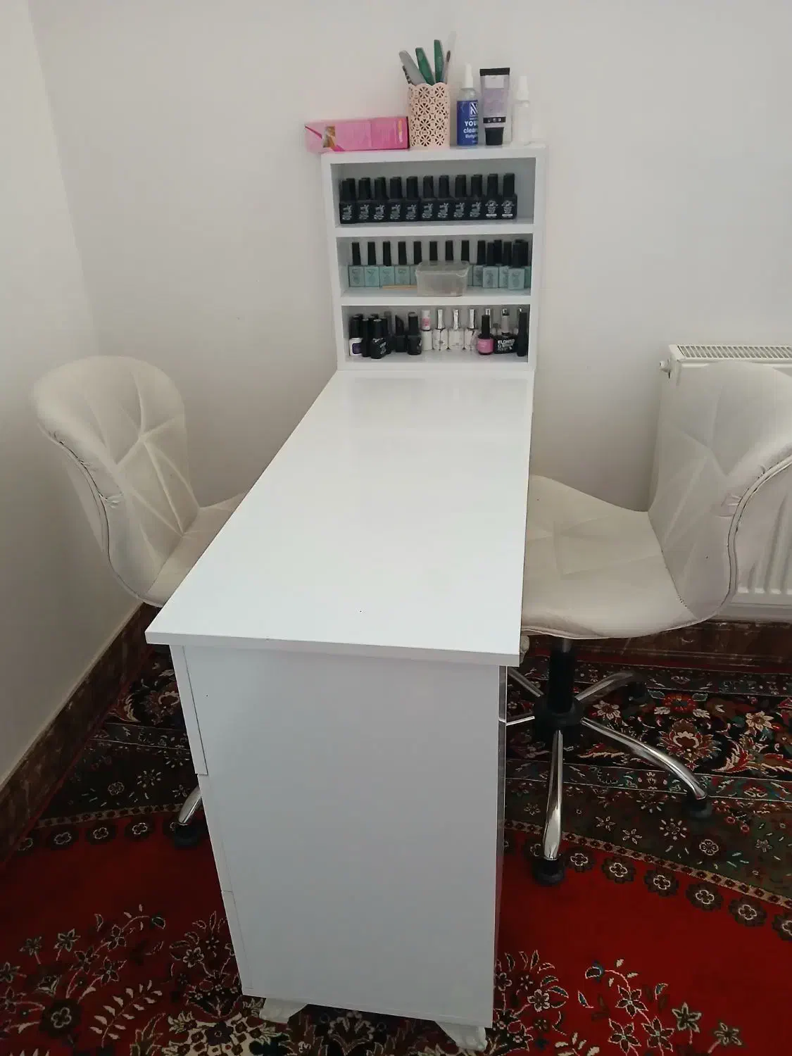 میز و صندلی ناخن‌|آرایشگاه و سالن‌های زیبایی|نجف‌آباد, شهید بهشتی|دیوار