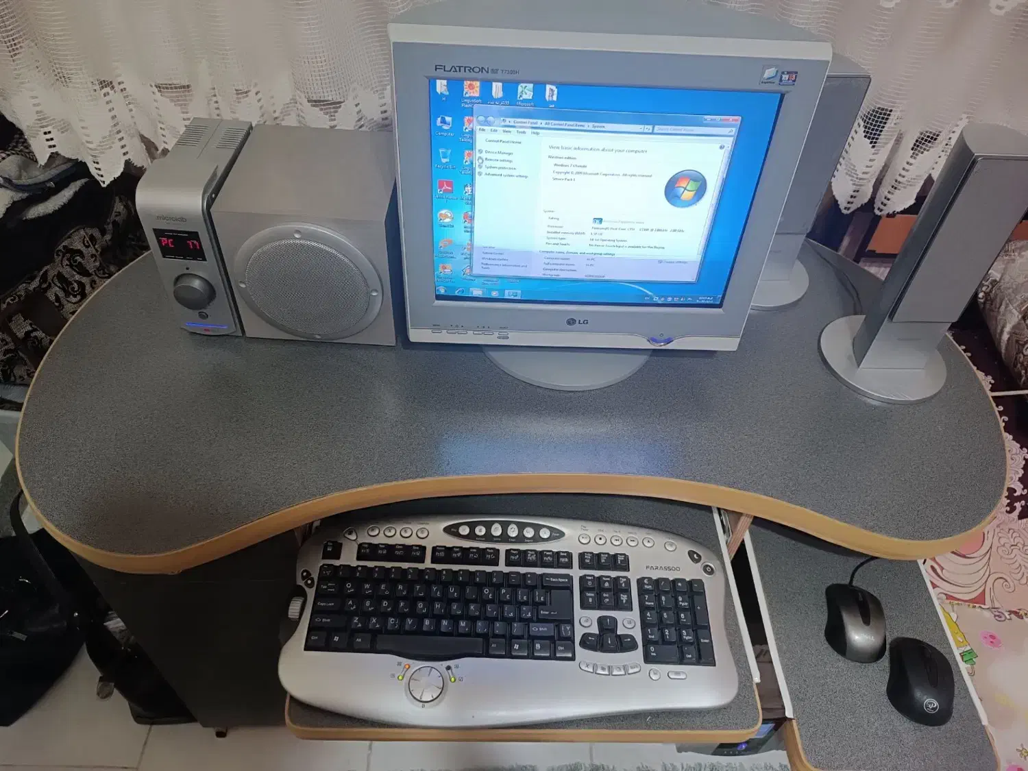 کامپیوتر به صورت کامل و میز|رایانه رومیزی|قزوین, |دیوار