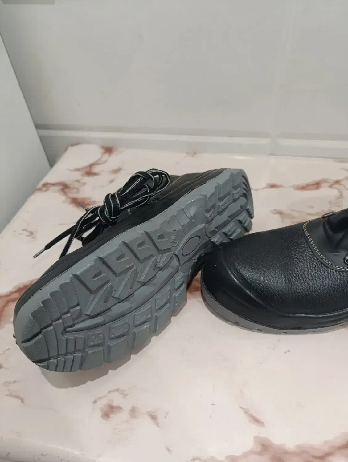 کفش ایمنی42|کیف، کفش، کمربند|ارومیه, |دیوار