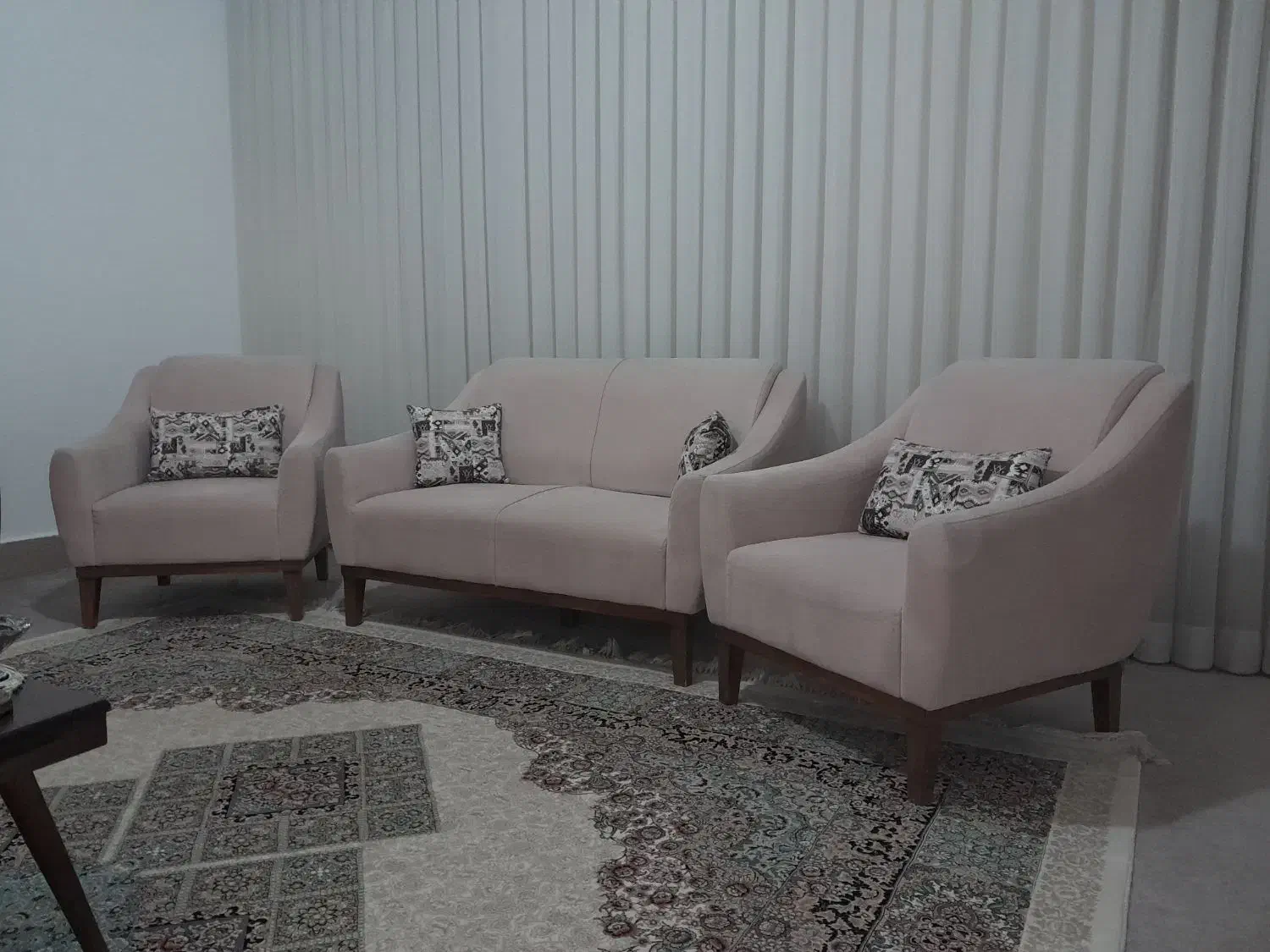 سرویس مبل راحتی ۹ نفر|مبلمان خانگی و میز عسلی|فیروزآباد (فارس), |دیوار