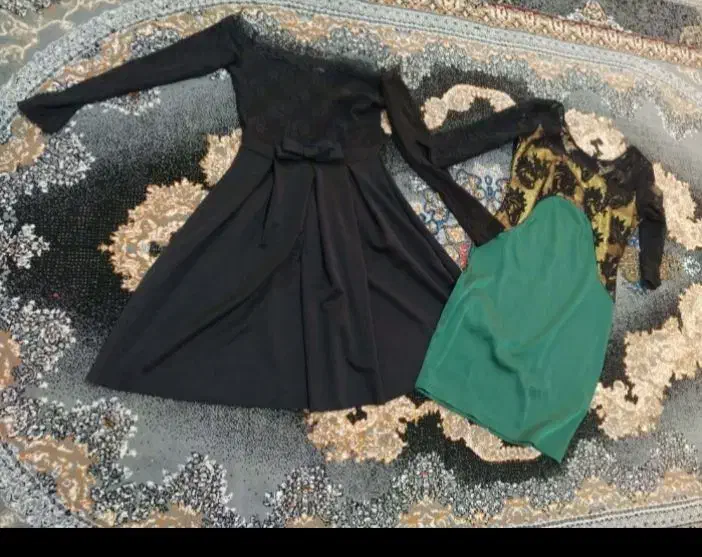 4 عدد لباس|لباس|چالوس, |دیوار