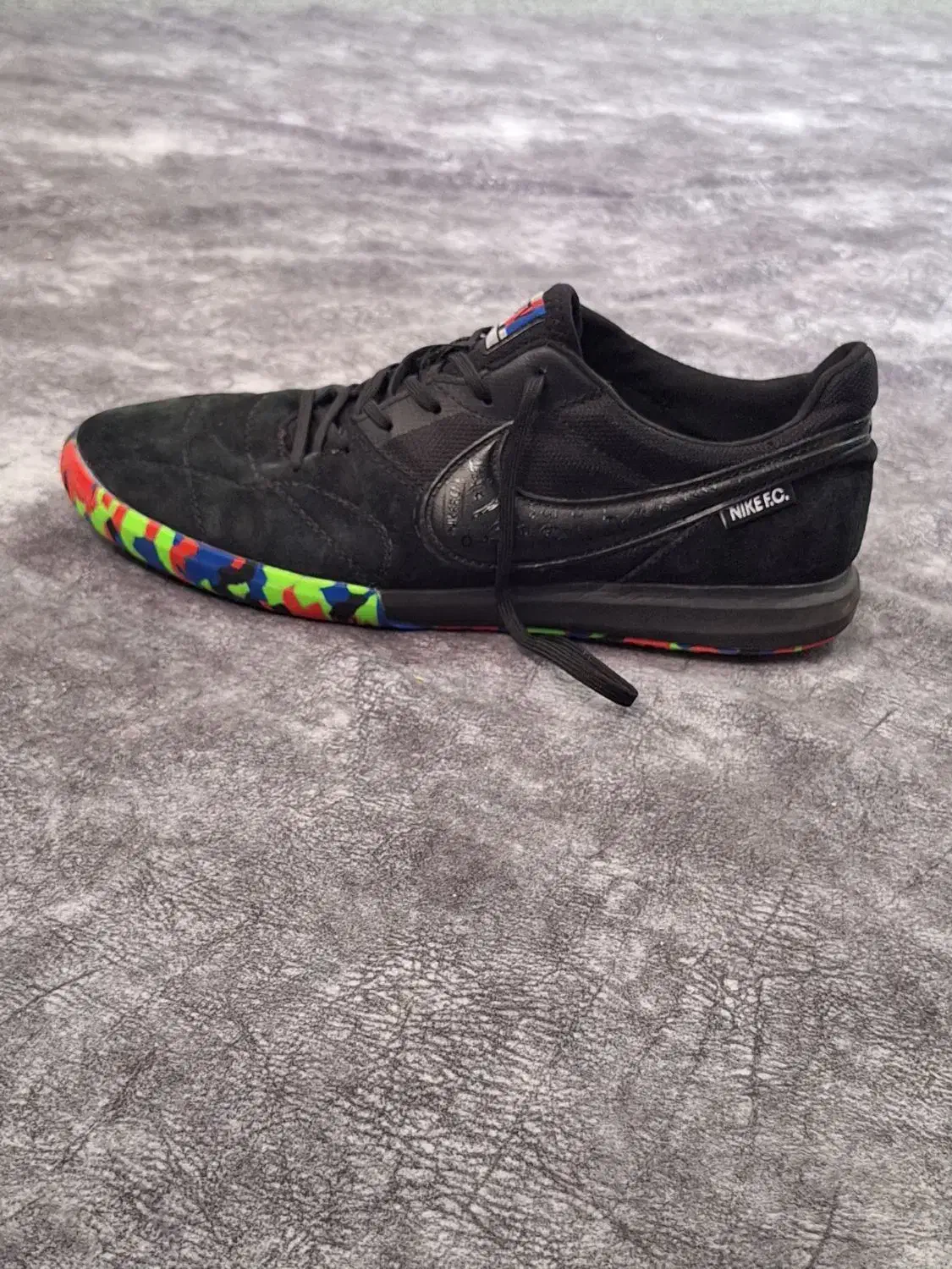 کفش فوتسال سالنی|تجهیزات ورزشی|ماکو, |دیوار