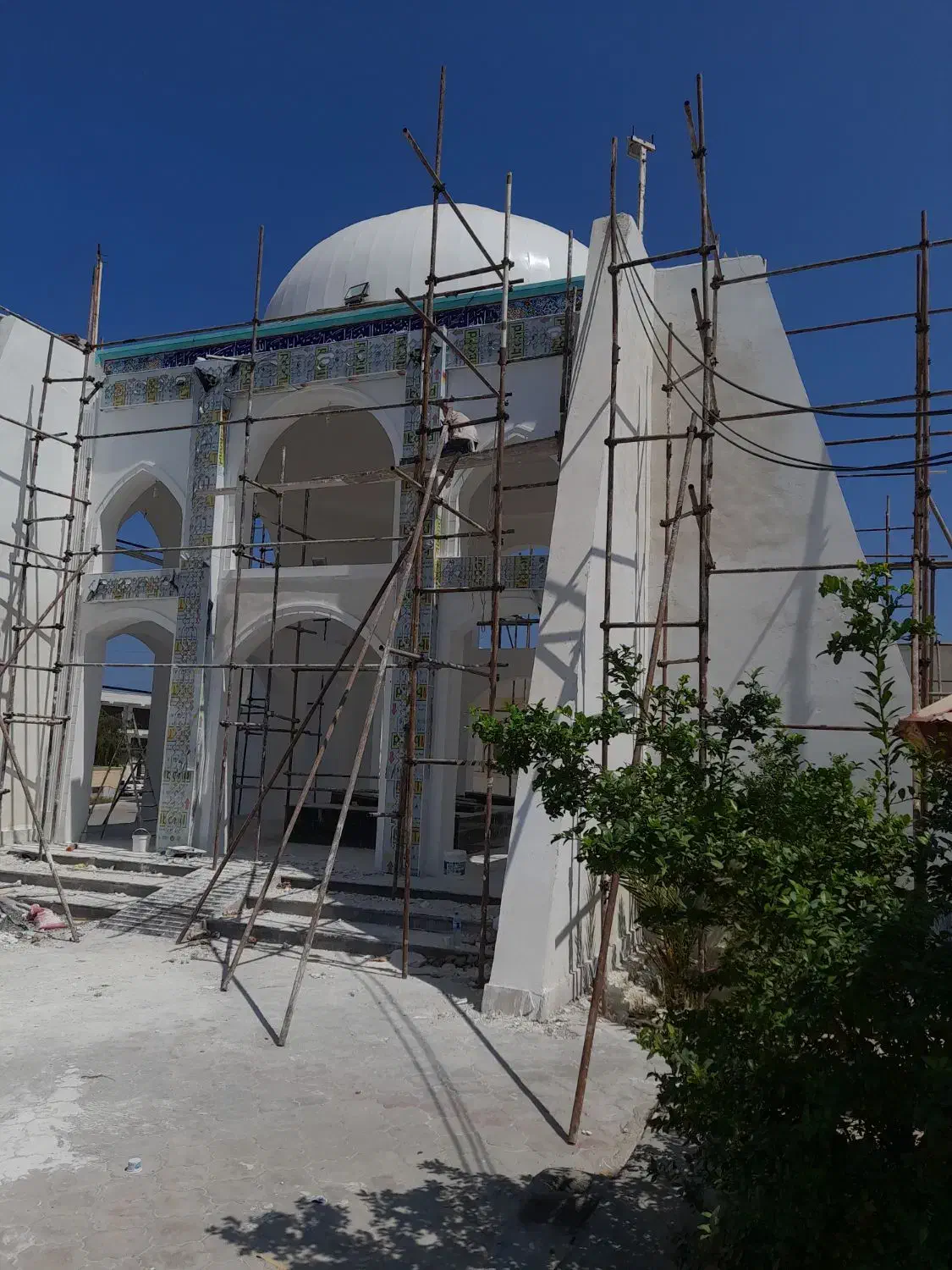 نقاشی ساختمان بتونه‌کاری‌کناف ورنگ‌امیزی‌‌‌نماچوب|خدمات پیشه و مهارت|قشم, |دیوار