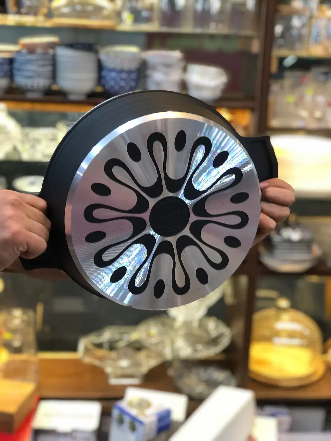 تابه تک دسته چدن گرانیت اویز|ظروف پخت‌وپز|بوشهر, |دیوار