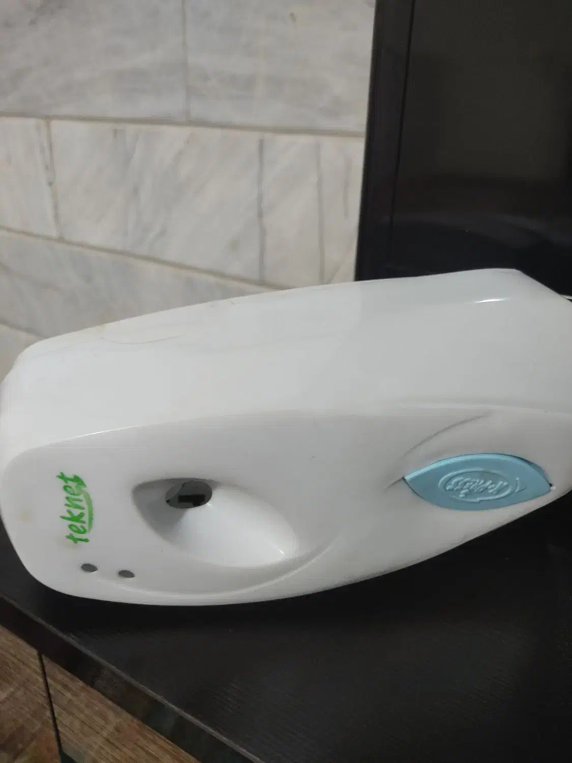 طاووس برنجی زیبا و دستگاه خوشبو کننده هوا|مجسمه، تندیس، ماکت|قم, دروازه چوبی|دیوار