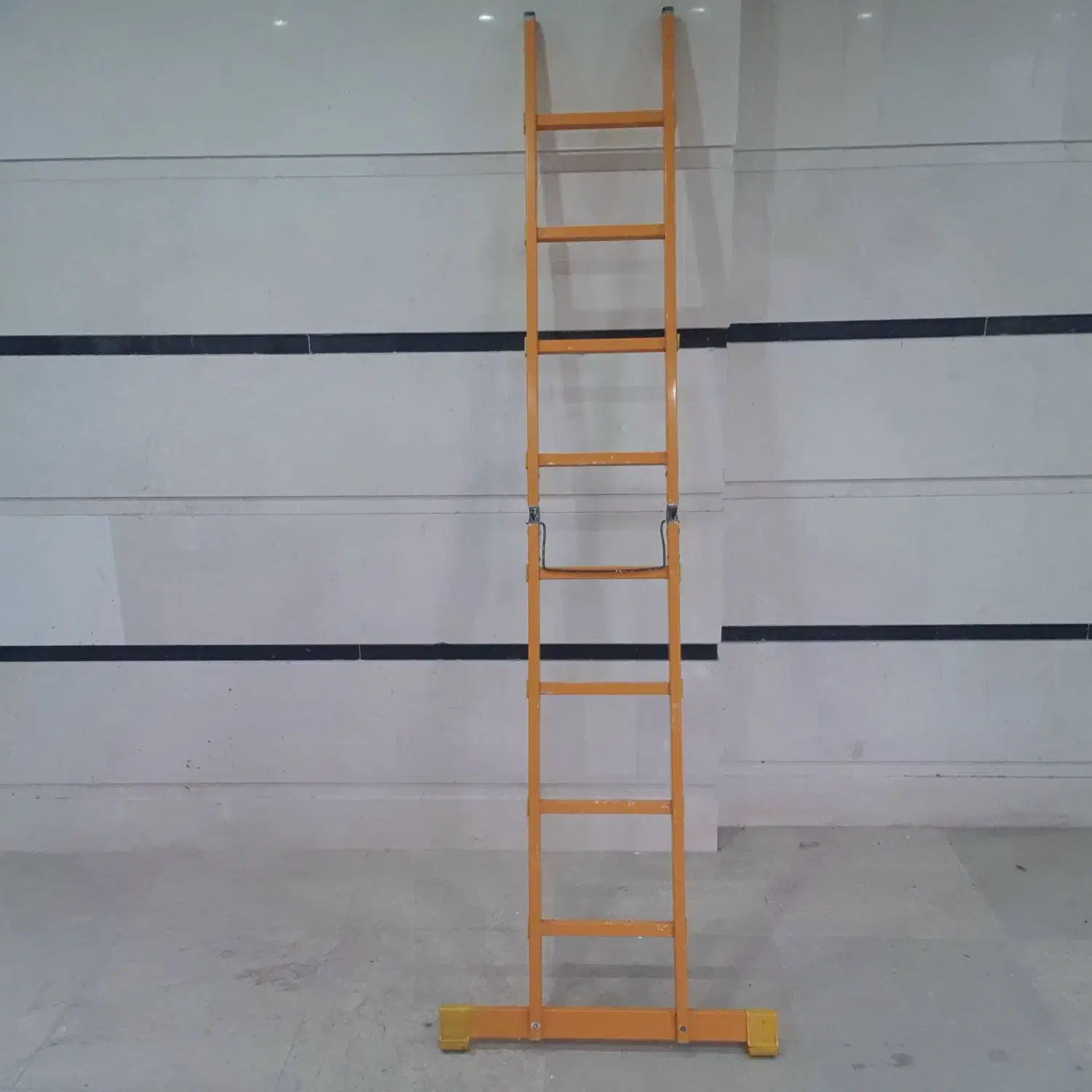 یکی کوسن و پله تاشو آلمینیومی درحدنو|رختخواب، بالش، پتو|بندرعباس, |دیوار