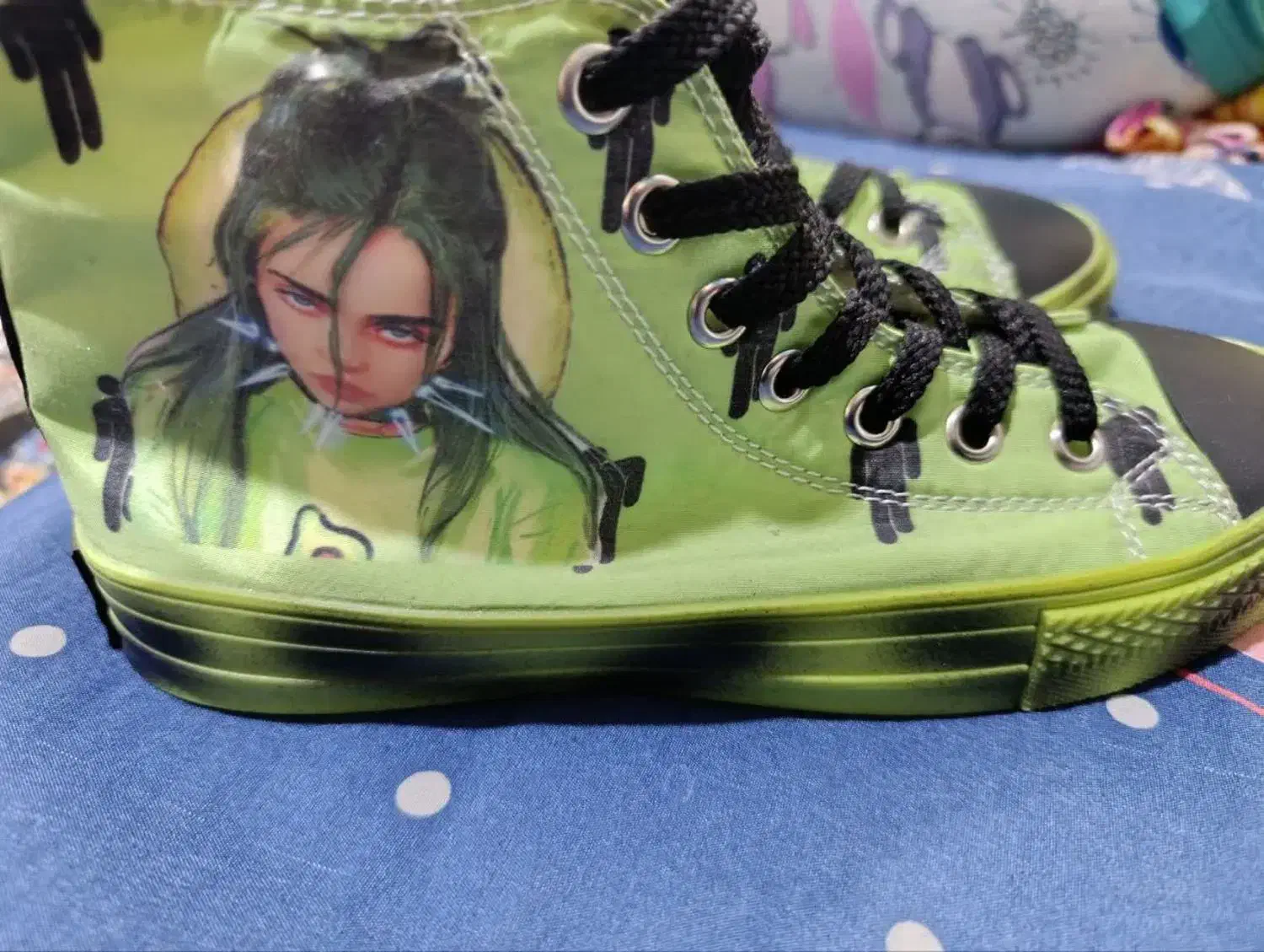 کفش کتونی|کیف، کفش، کمربند|کاشان, فین بزرگ|دیوار