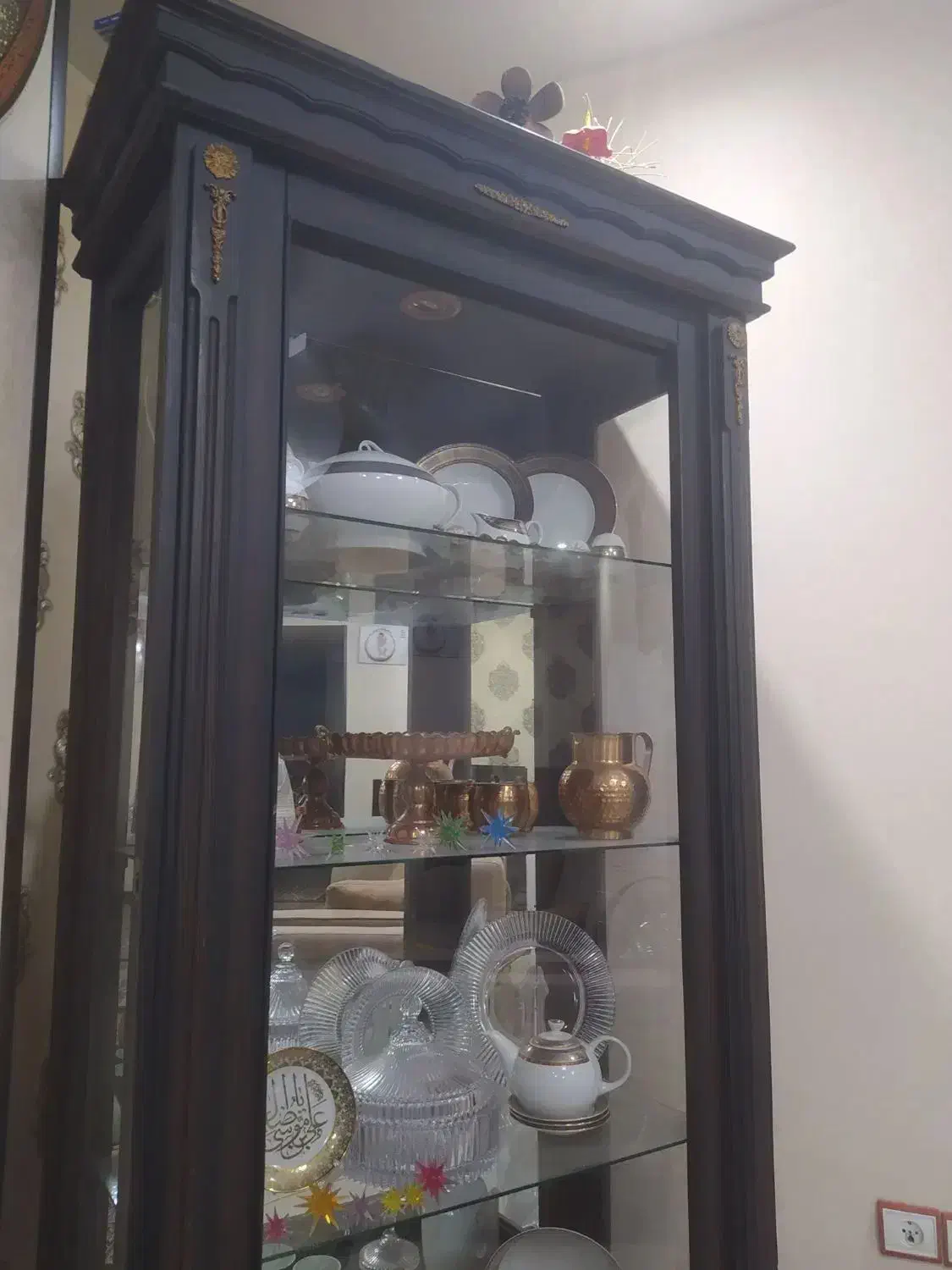 ویترین 3 طبقه شیشهای|بوفه، ویترین، کنسول|فولادشهر, B7|دیوار