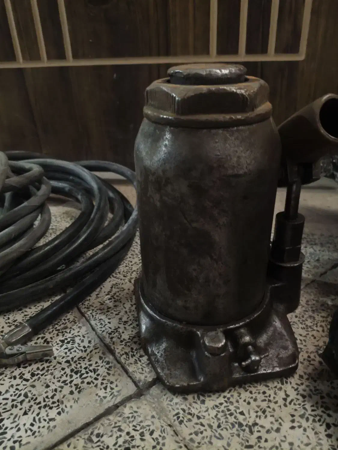 جک و شلنگ|ابزارآلات|شاهین‌شهر, شهرک ردانی پور|دیوار