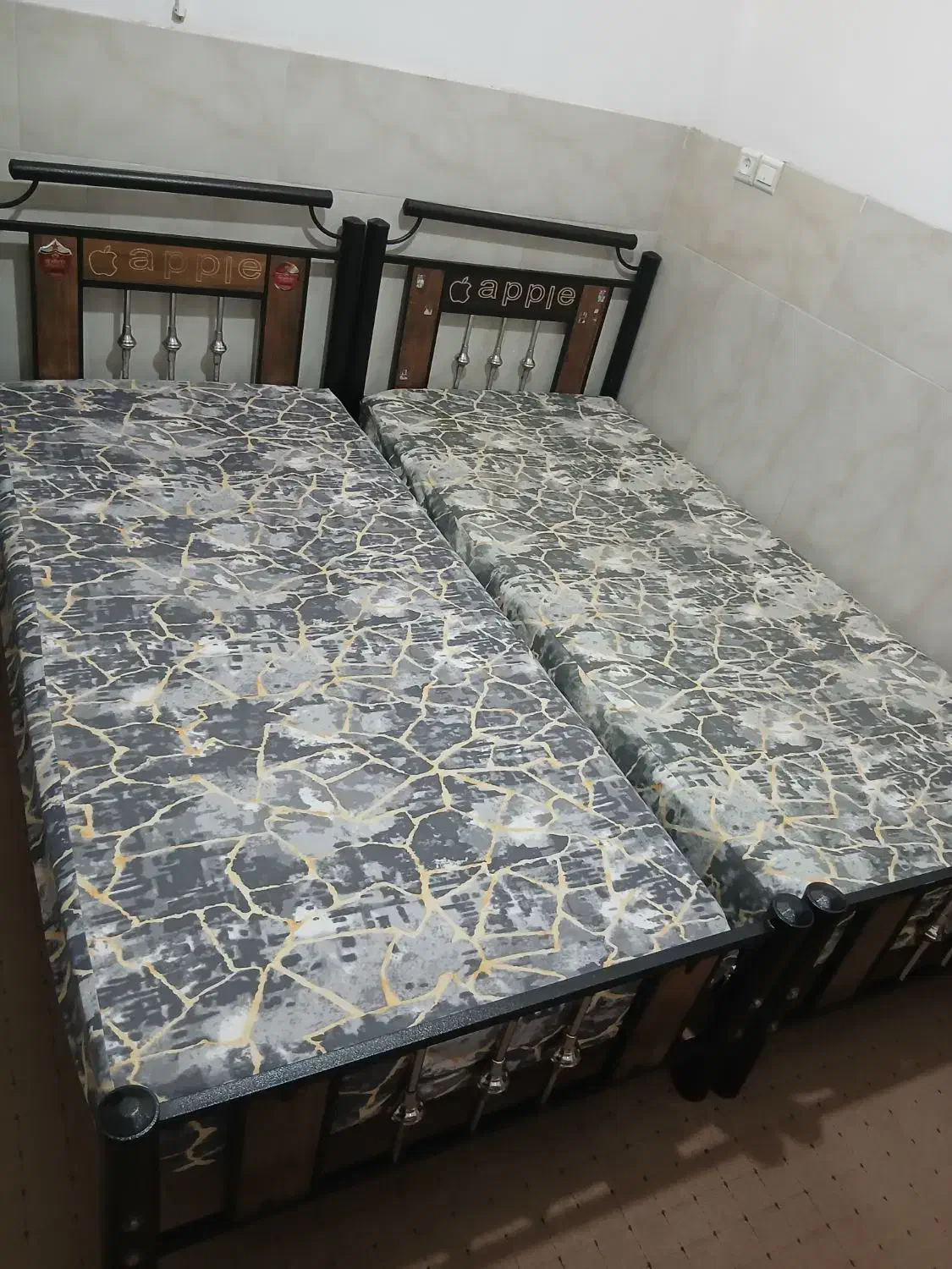 دو تخت یک نفره|تخت و سرویس خواب|اصفهان, کوجان|دیوار